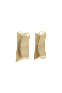 Cult gaia women’s earrings alaya gold sculptural gold-toned stud earrings with smooth flowing asymmetrical design