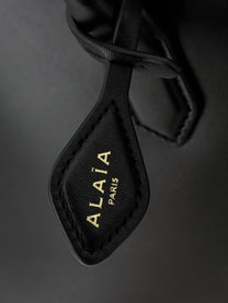 ALAÏA Women's Delta Medium Leather Handbag Black