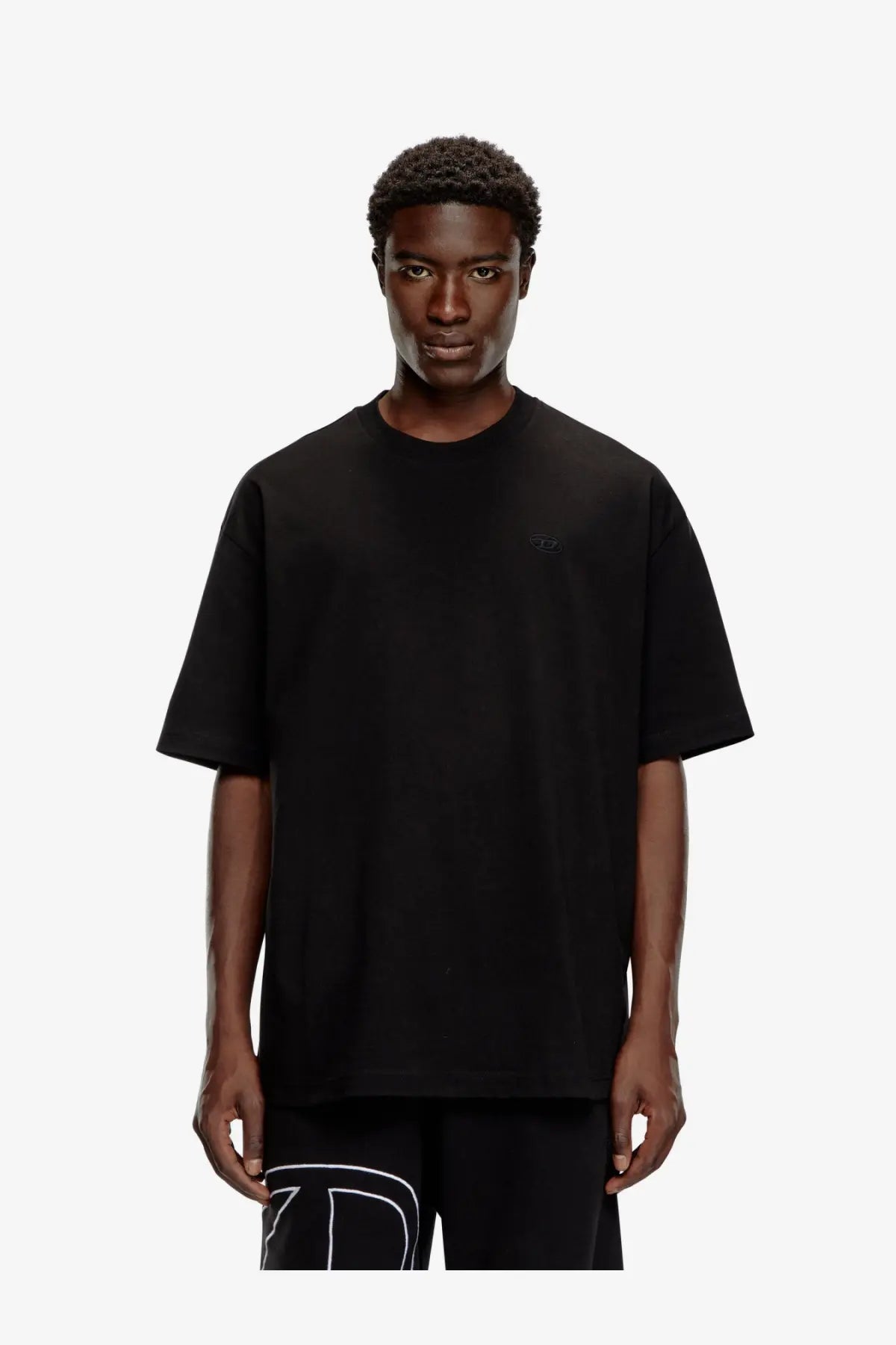 Diesel men’s Boggy black cotton oversized crewneck t-shirt with subtle embroidered logo on left chest front side
