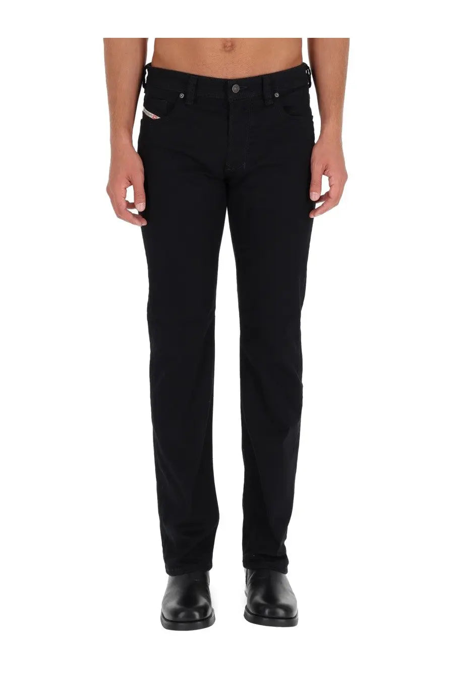 Diesel men’s jeans larkee black straight-leg black denim jeans with subtle stitching details front view