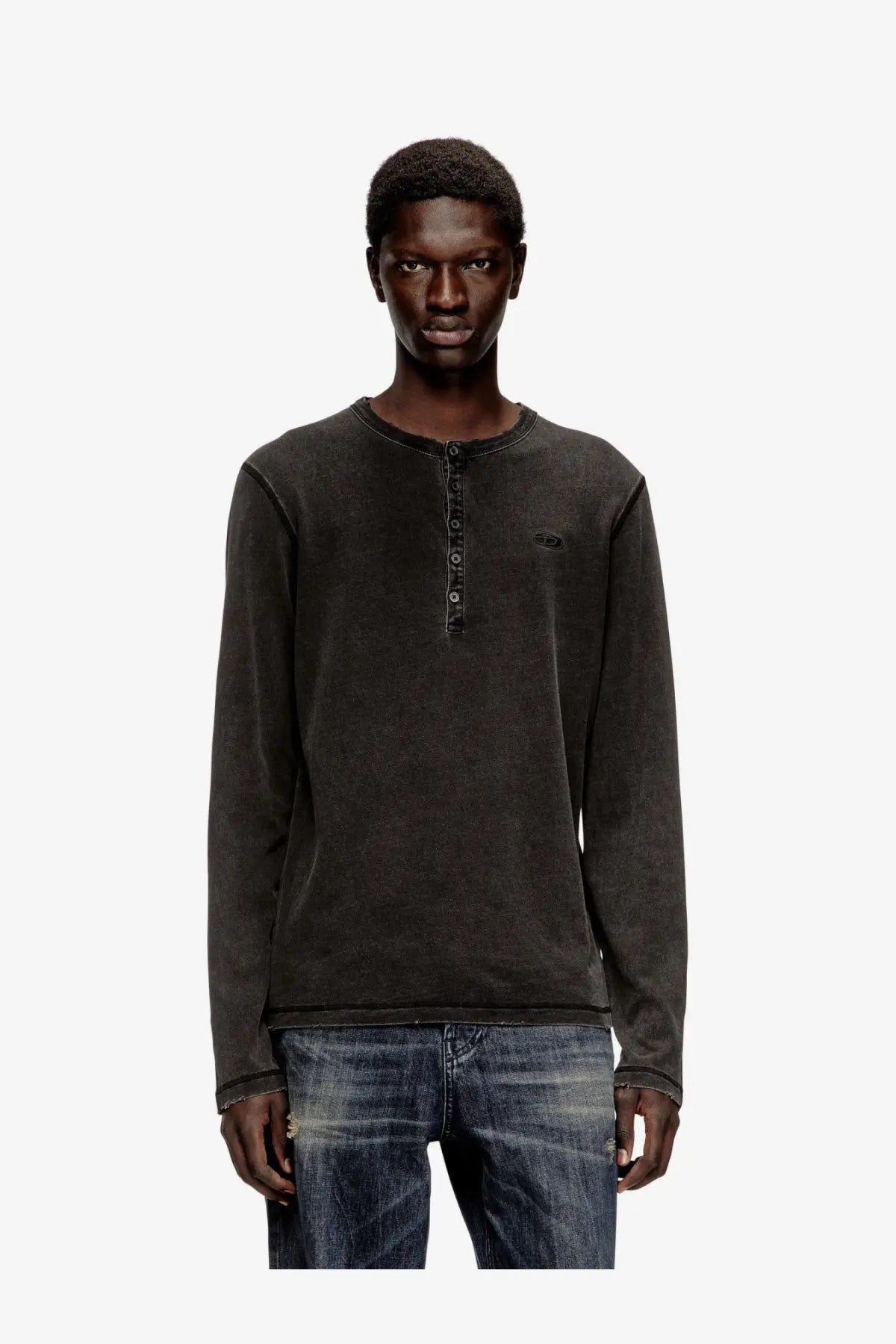 Diesel men’s mind cotton shirt grey is a dark gray long-sleeved henley with buttoned placket and subtle logo on chest
