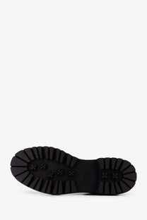 Black rubber sole with deep rugged tread and embossed dior logo on dior men’s dh dexpii leather lace black shoe