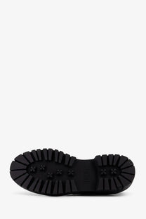 Black rubber sole with deep treads and embossed dior logo on dior men’s dh dexpiii leather lace up shoes black