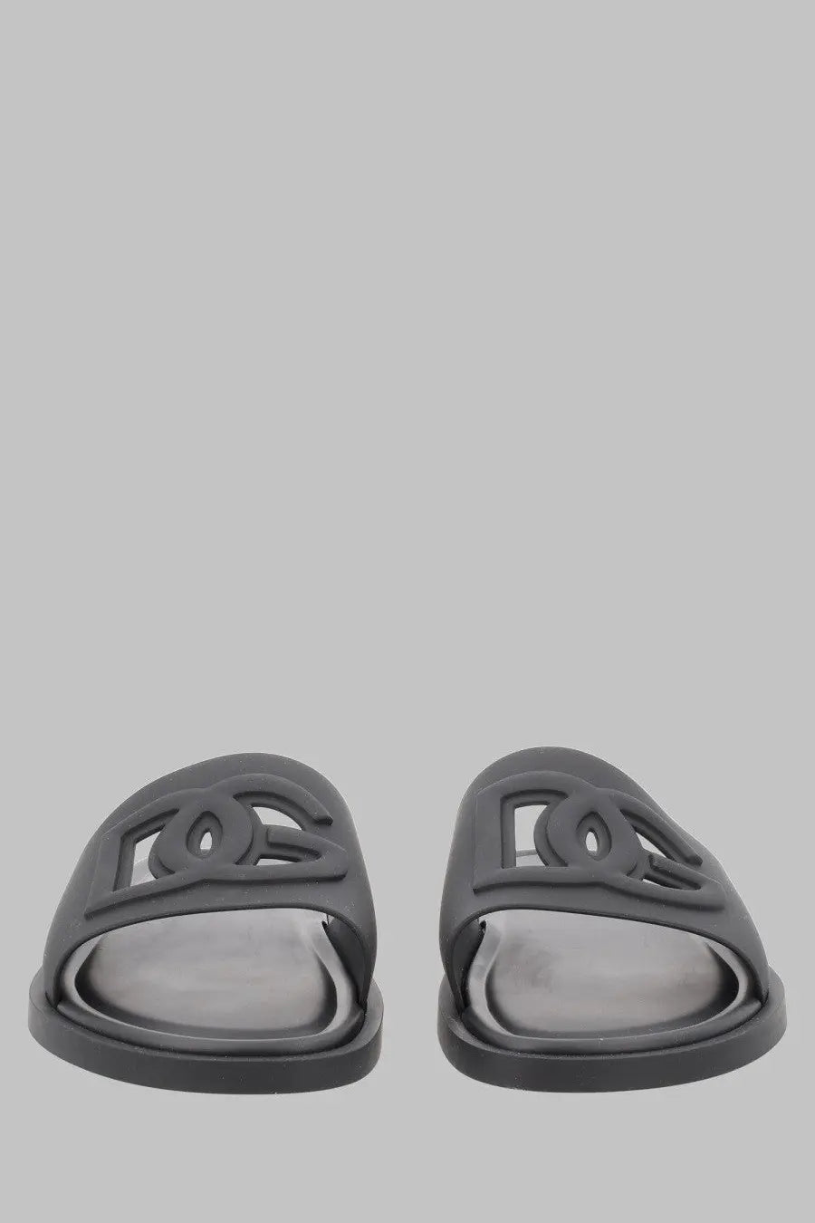 Dolce &amp; gabbana men’s black rubber slide sandals with prominent interlocking cc logo for beachwear use