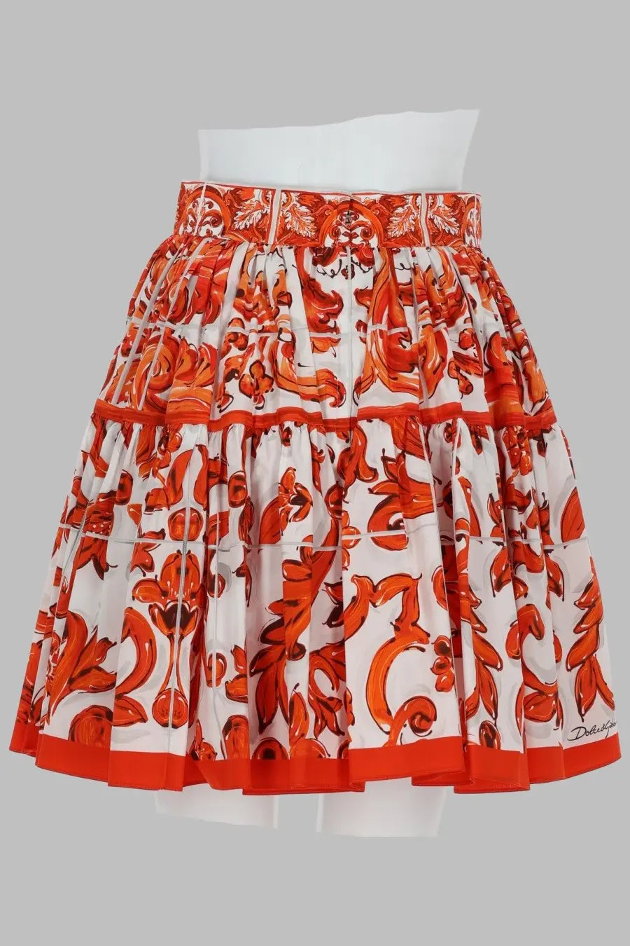 Dolce &amp; Gabbana women’s gonna corta tiered skirt in vibrant orange and white floral popeline stampa maiolica design