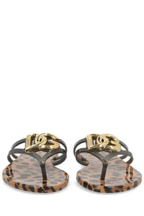 Dolce gabbana women’s leopard-print rubber flip-flops with gold-tone d&amp;g logo clasp slide con pattern