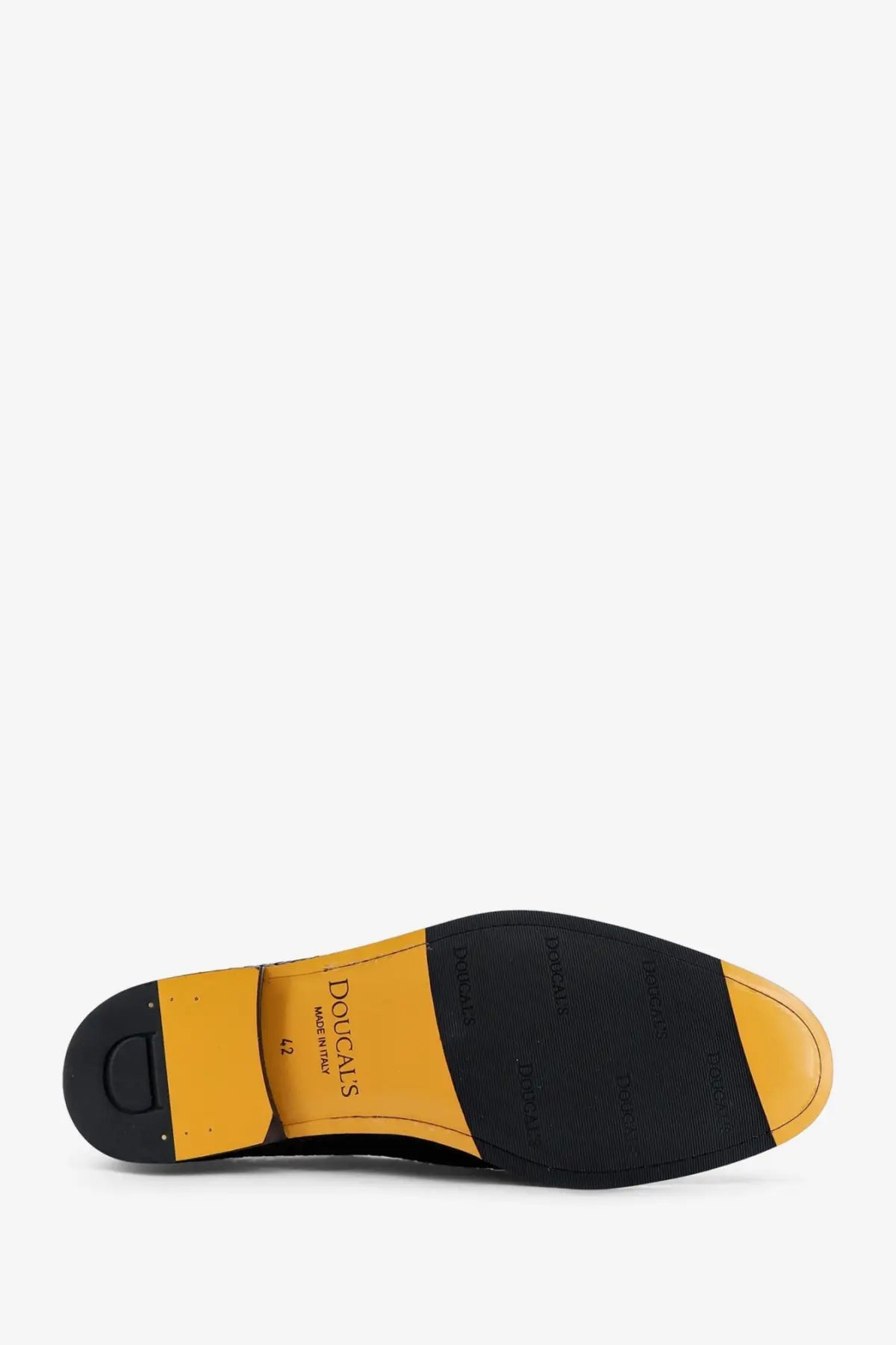 Black and yellow leather sole with docalis branding on the Doucal’s men’s Braidy leather loafers black