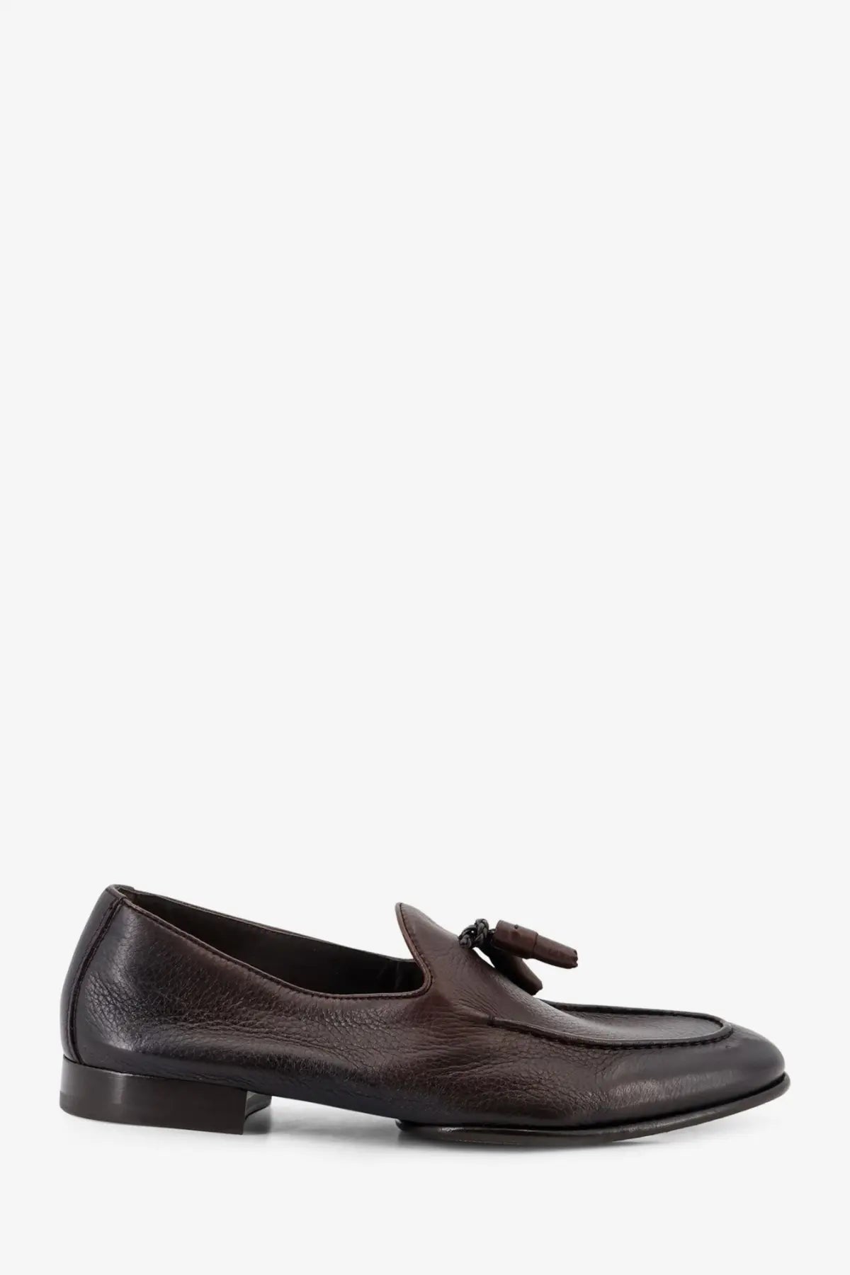 Doucal’s men’s daino leather loafers in dark brown with tassel detail made from premium leather