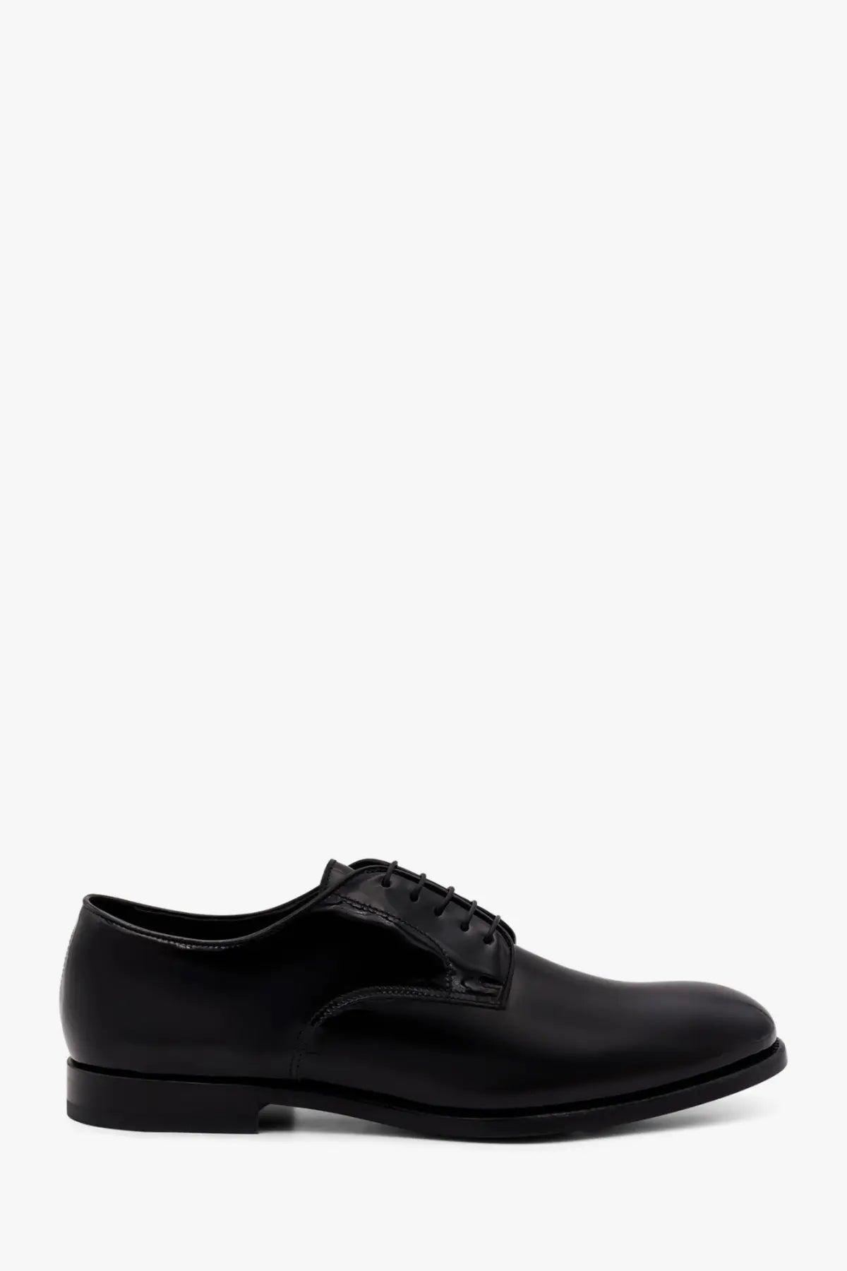 Doucal’s men’s black leather oxford shoe with polished finish and classic lace-up design