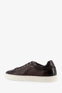 Dark brown leather low-top doucals men’s morgan sneakers with white rubber sole