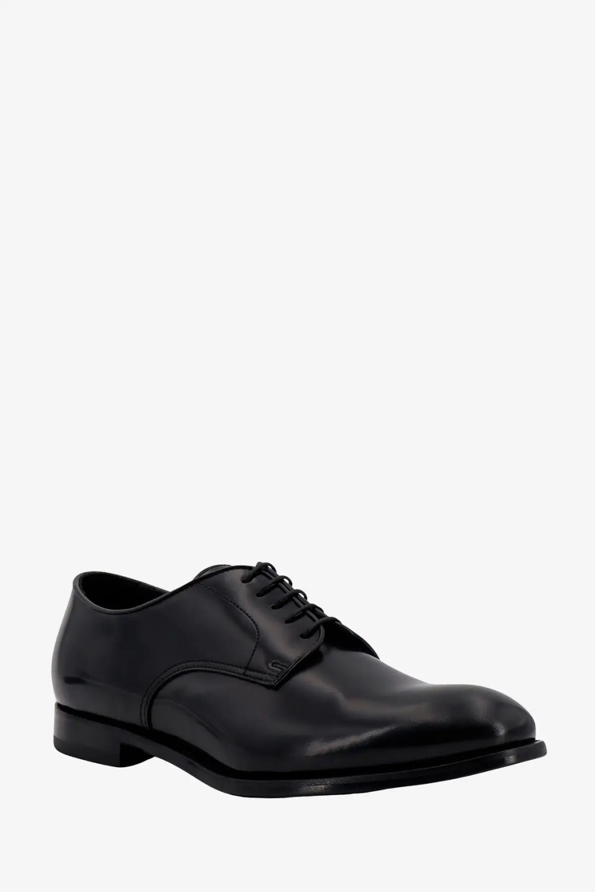 Doucal’s men’s black patent leather oxford shoe with polished finish and classic lace up design