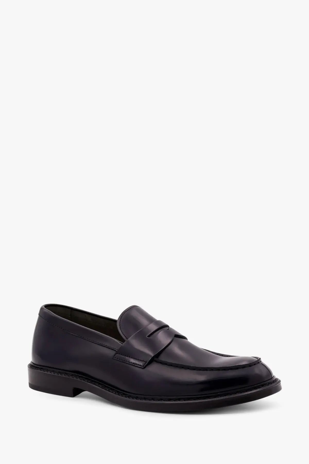 Doucal’s men’s penny leather loafers black in black leather with polished finish and classic slip-on design
