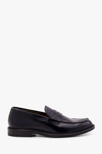 Doucal’s men’s penny leather loafers in black feature a polished finish and classic slip-on design