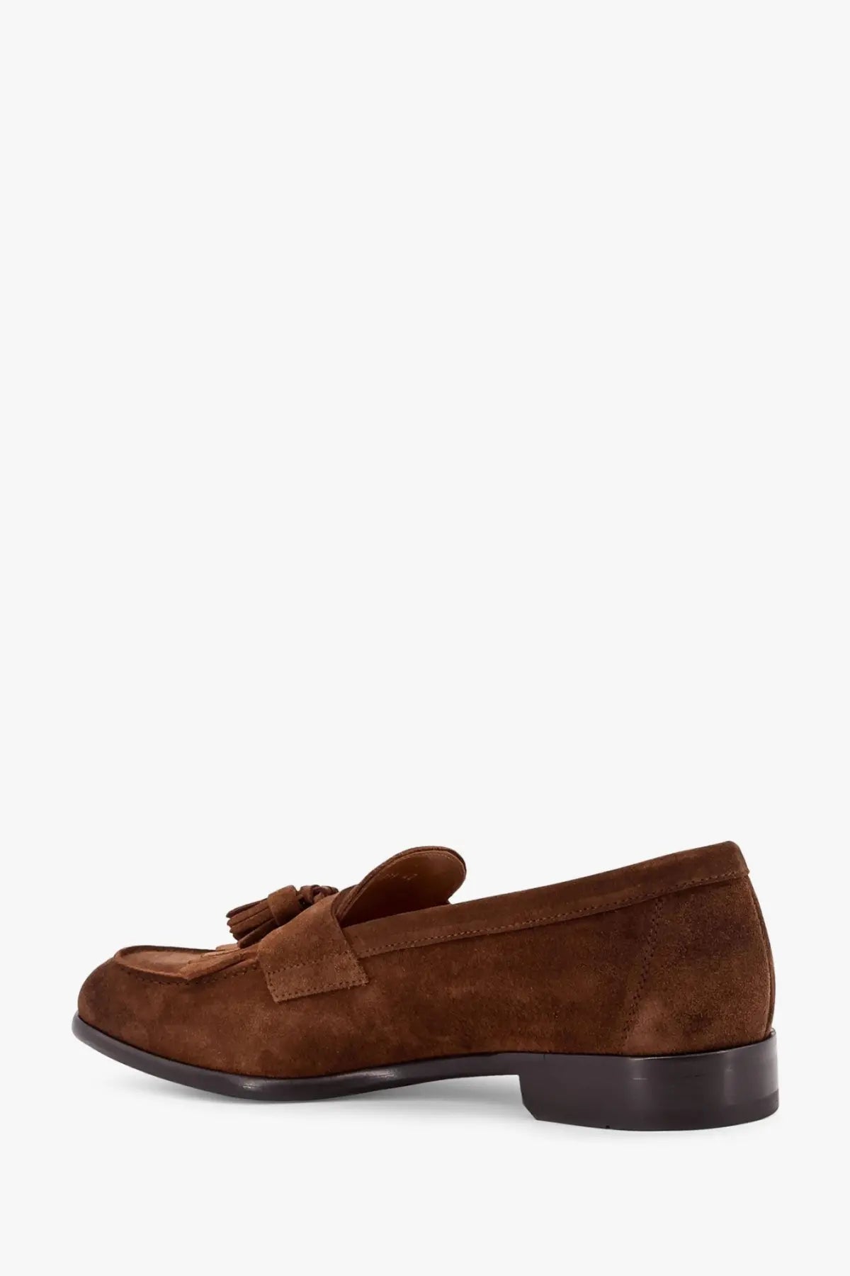 Doucal’s men’s suede loafers gold brown with tassel detail and black rubber sole for stylish casual wear