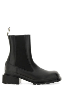 Dr Martens women’s maybole chelsea boot black made of black leather with chunky block heel and rubber lug sole