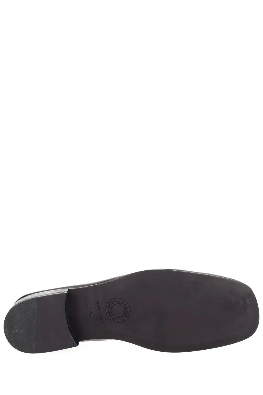 Black rubber sole with circular logo embossed near heel of dries van noten men’s mocassino in pelle black