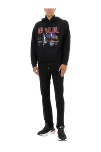 Dsquared2 men’s black hoodie with vibrant new york doll graphic featuring illuminated cityscape and statue of liberty in red and white