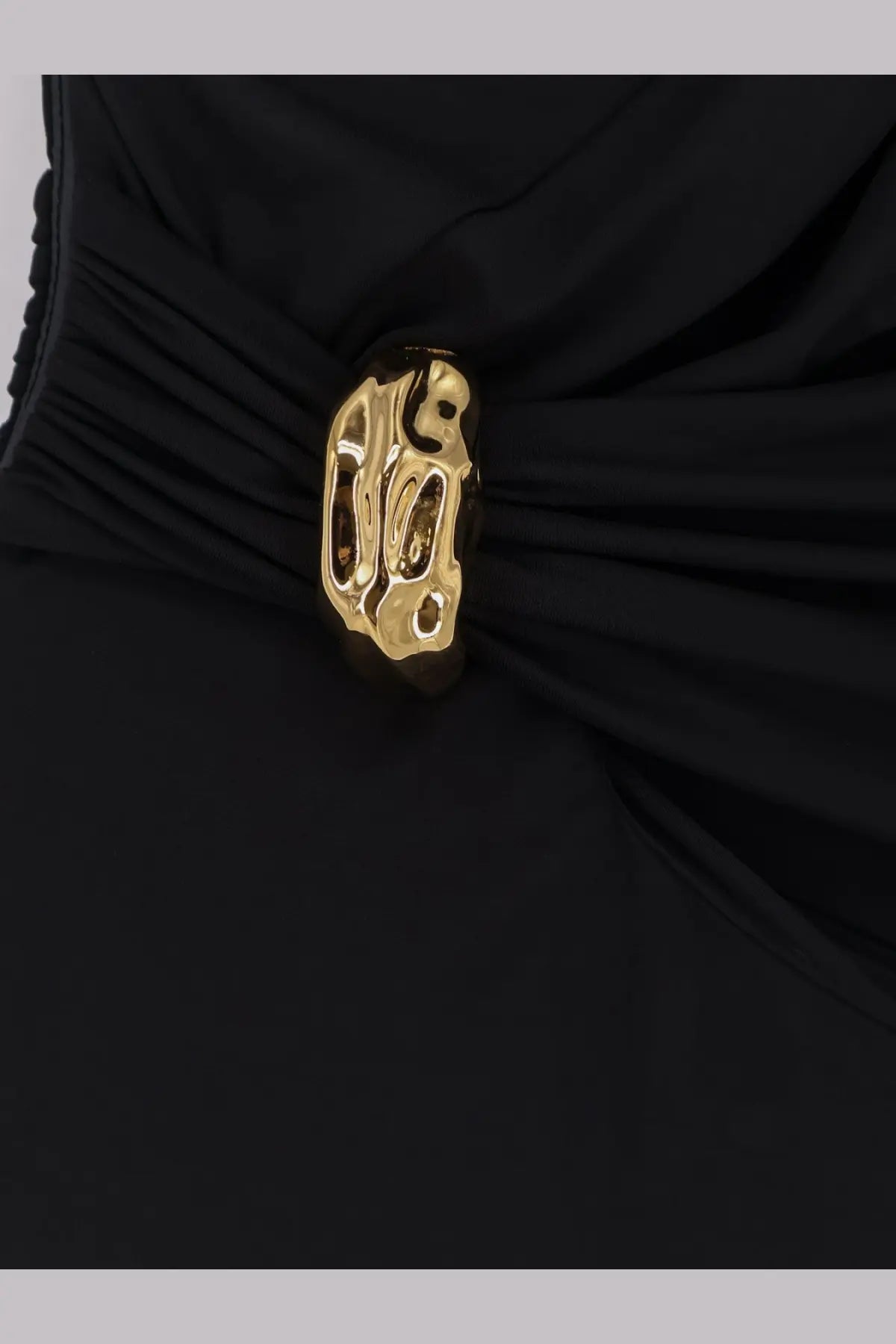 A gold-toned sculptural metal clasp fastens the black fabric of elisabetta franchi women’s red carpet stretch viscose long dress