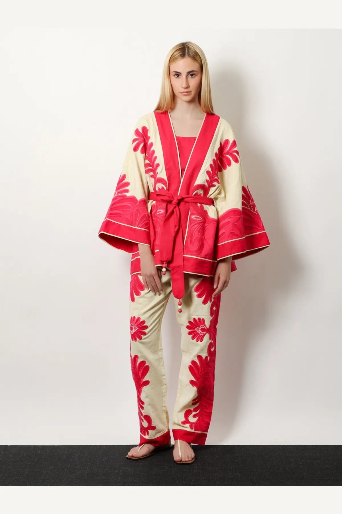 Farm rio women’s cream kimono-style linen and viscose robe with bold red floral embroidery and matching pants