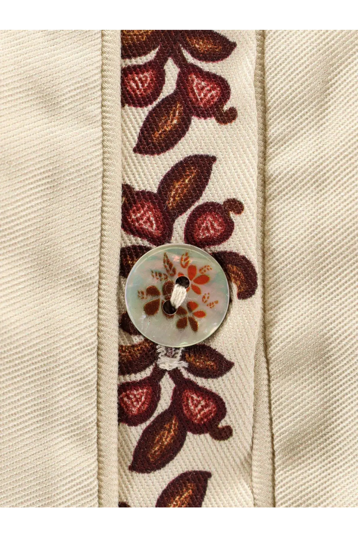 A translucent circular button with an orange and brown floral design on a farm rio women’s renata lyocell long dress beige