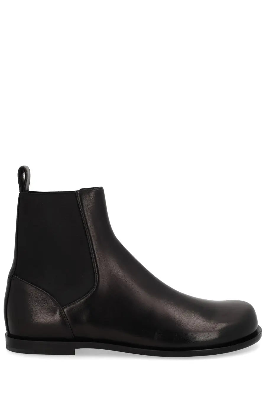 Fendi men’s black leather Chelsea squared FF boot with elastic side panels and rounded toe for stylish wear