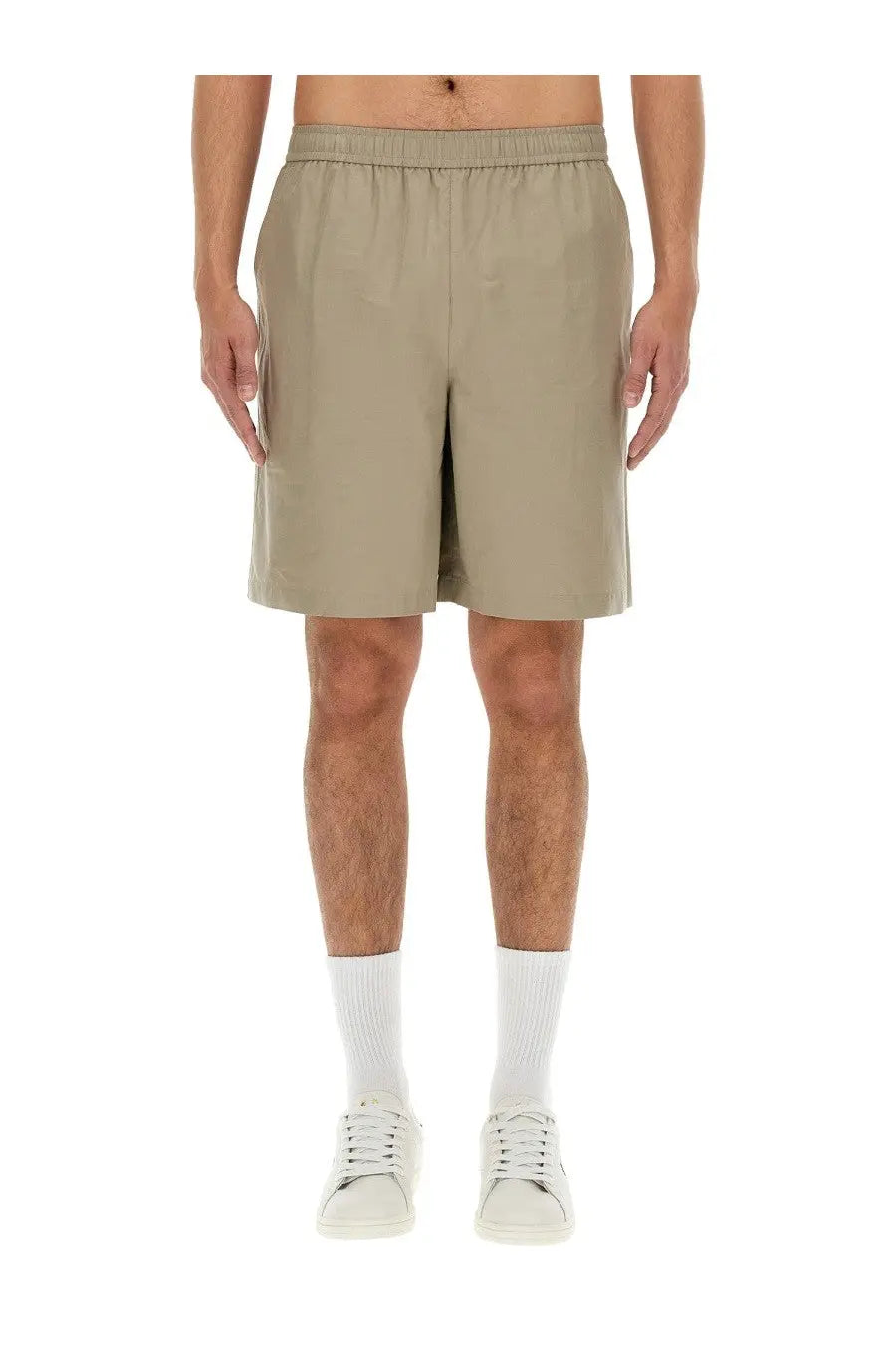 Fred Perry men’s cotton Bermuda shorts in beige with a relaxed fit and elastic waistband made from lightweight fabric