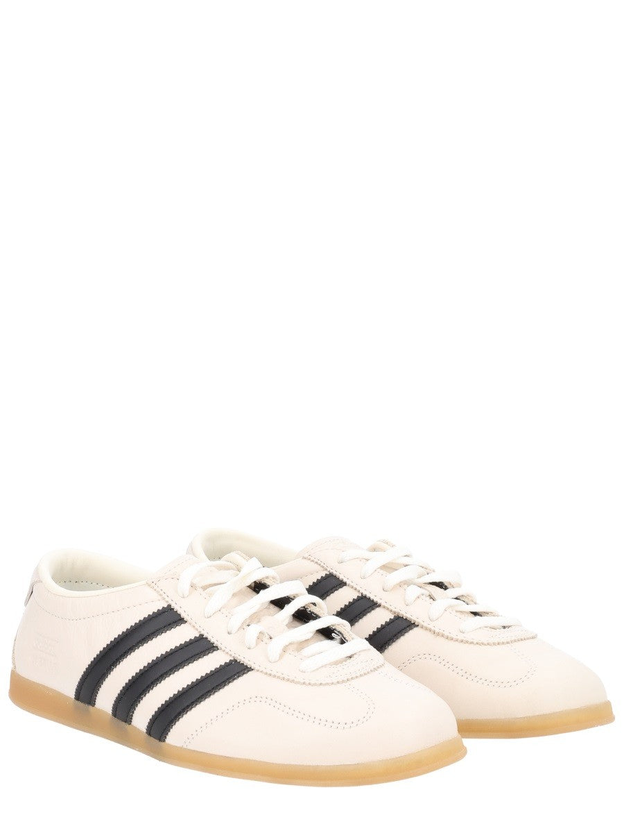 adidas Unisex Gazelle LO Pro Sneaker Beige