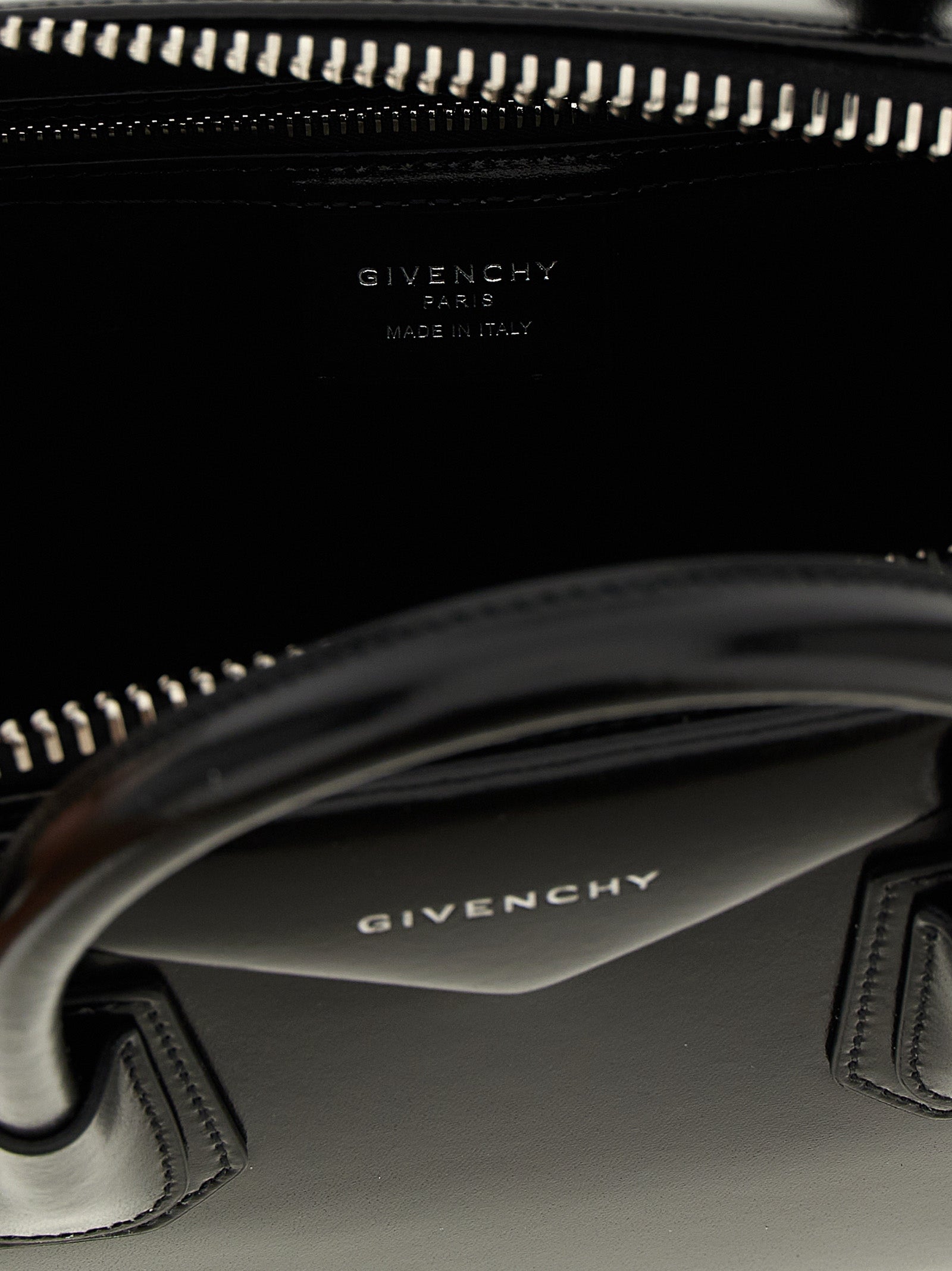 GIVENCHY - GIVENCHY - ’Antigona’ SMALL handbag - Women’s Bags