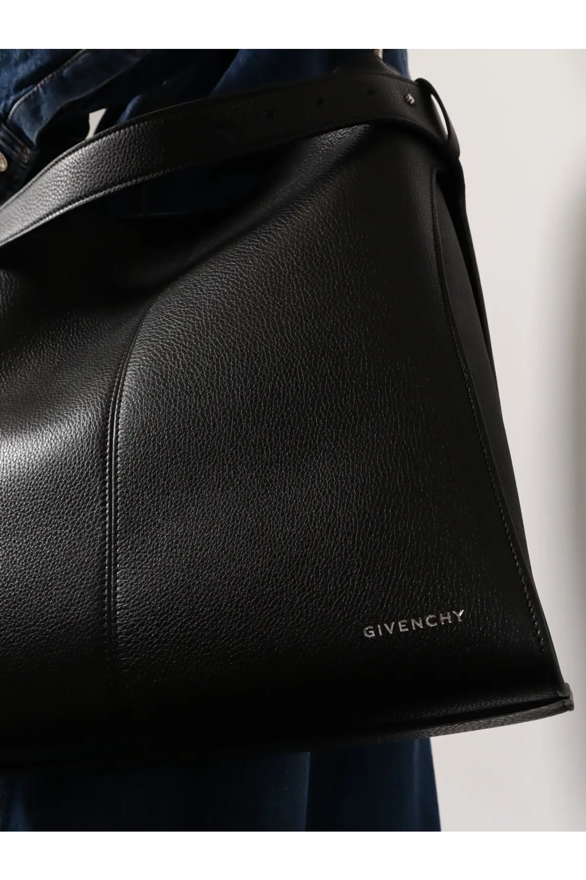Givenchy Men's Belted Bag Leather Shoulder Bag Black, view 2