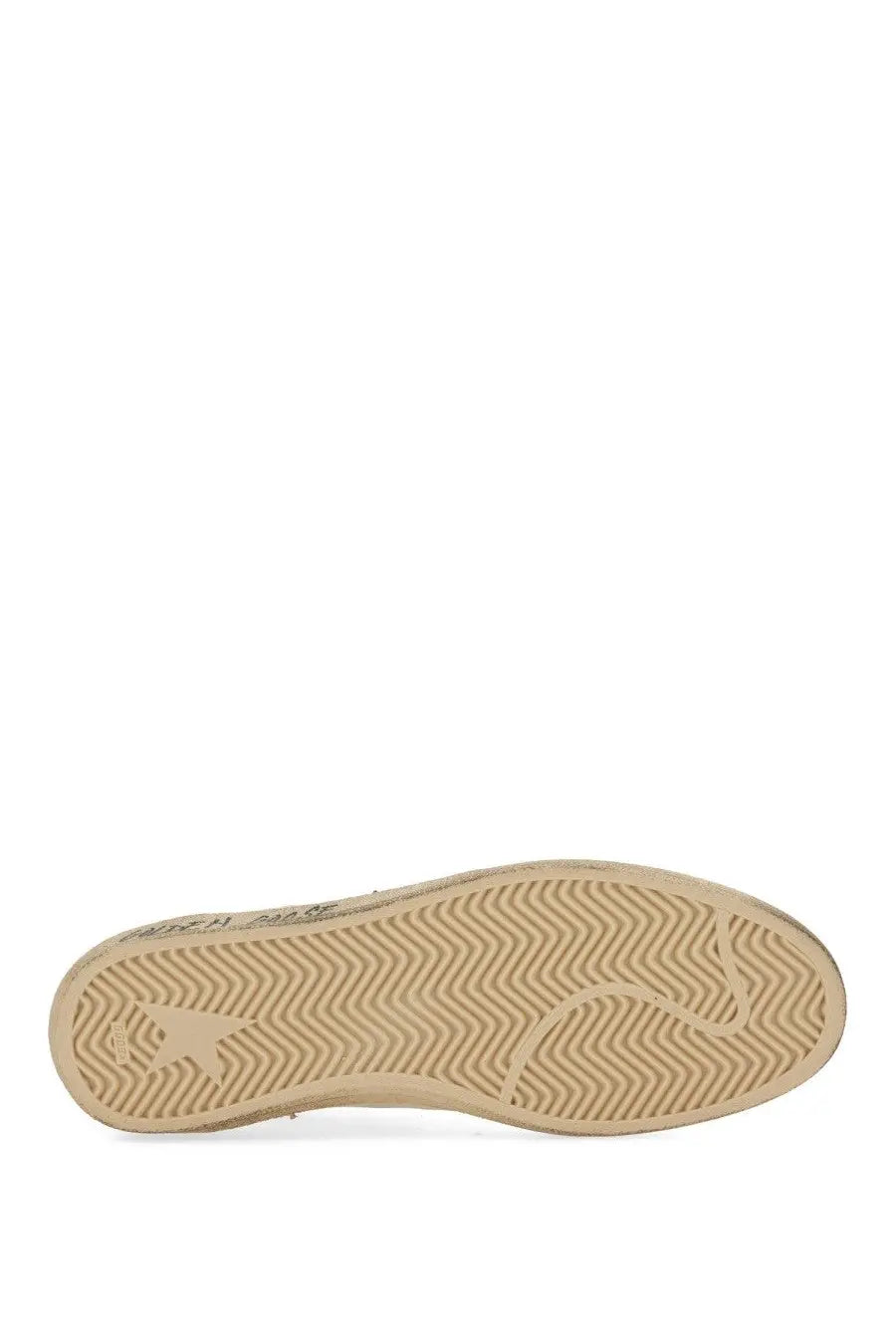 Beige rubber sole with wavy tread and embossed logo on golden goose men’s sneaker ball star white