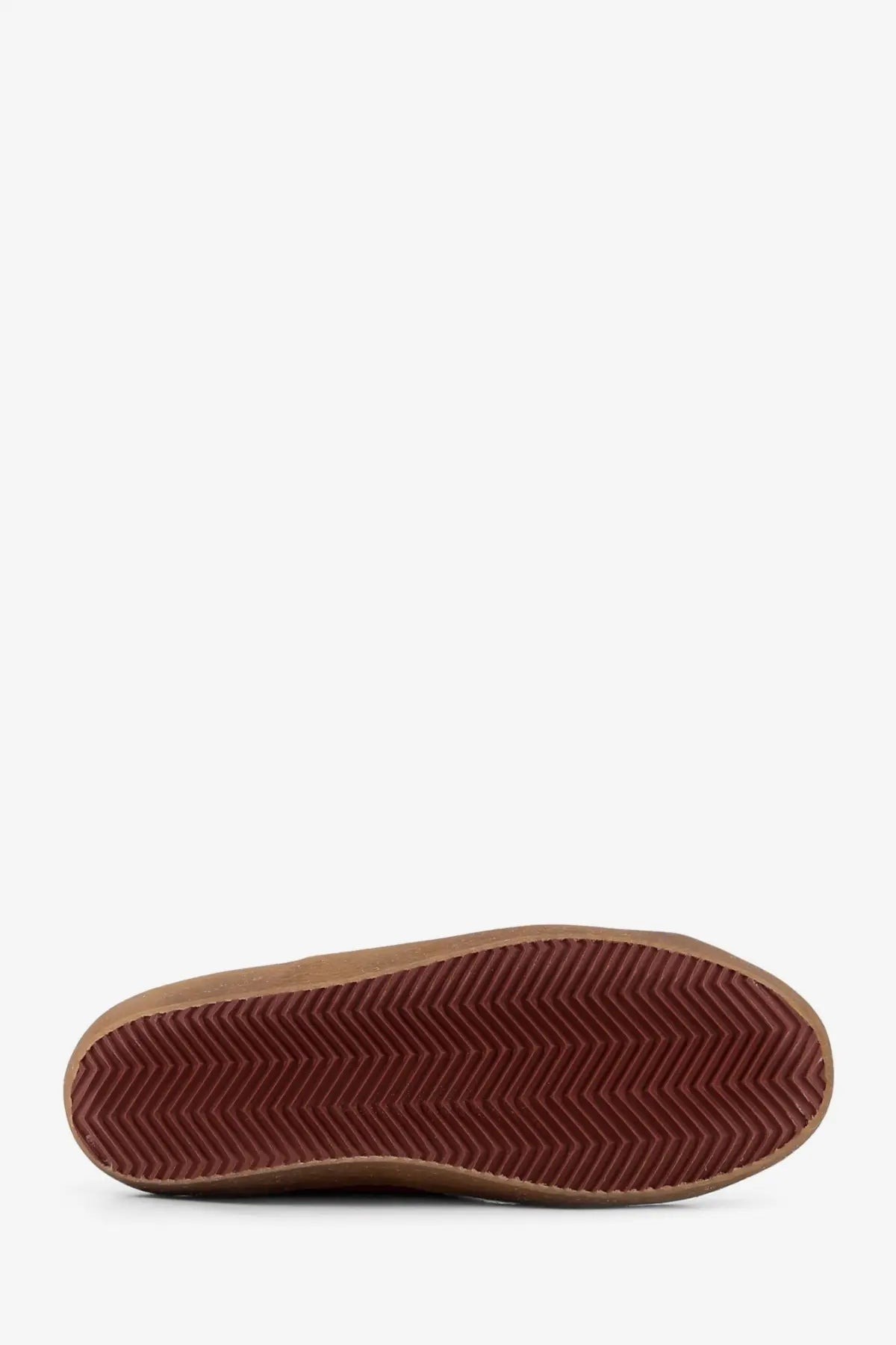 Brown rubber sole with distinctive chevron tread on golden goose men’s super star double quarter white suede sneakers