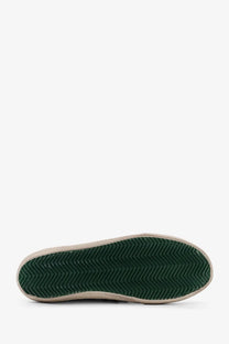 The shoe sole of golden goose men’s superstar white leather sneakers features a dark green zigzag rubber tread with beige edge