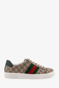 Beige Gucci men’s Ace Supreme GG fabric low top sneaker with brown monogram pattern and green red striped side panel