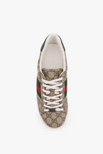 Beige gucci men’s ace low top sneaker with brown gg supreme canvas green and red striped panels and black heel tab