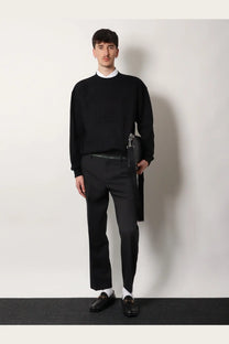 Gucci men’s black cotton sweatshirt featuring a black woolen sweater with ribbed cuffs and hem over a white shirt