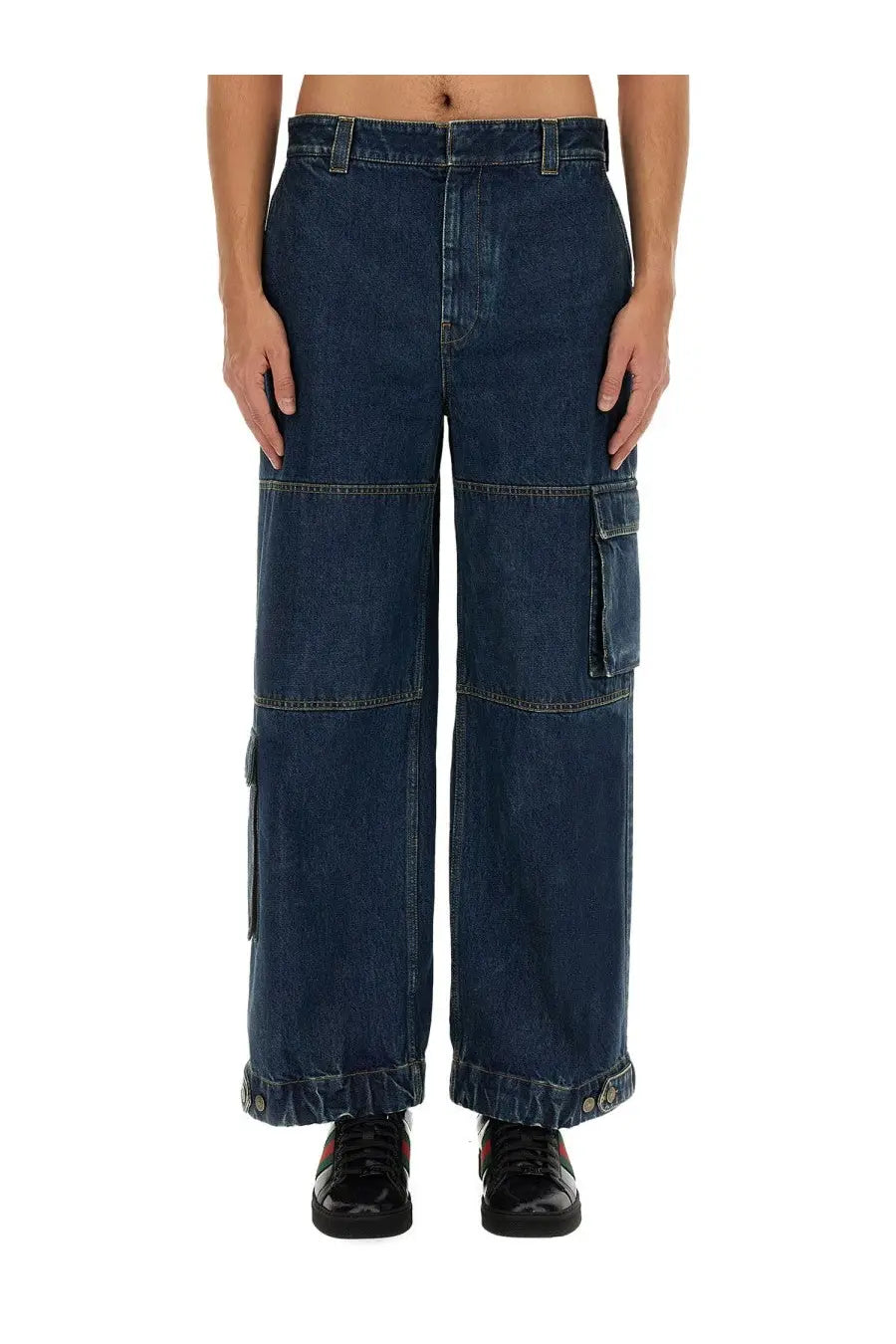 Gucci men’s blue denim cargo pants with wide legs and multiple pockets in dark blue fabric
