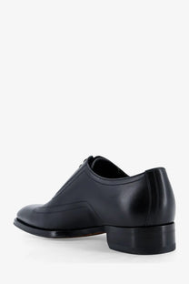 Gucci men’s black leather oxford shoe with polished finish and classic design