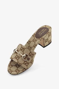 Beige and brown gucci gg supreme canvas mule sandal featuring gold-tone horsebit buckle for women