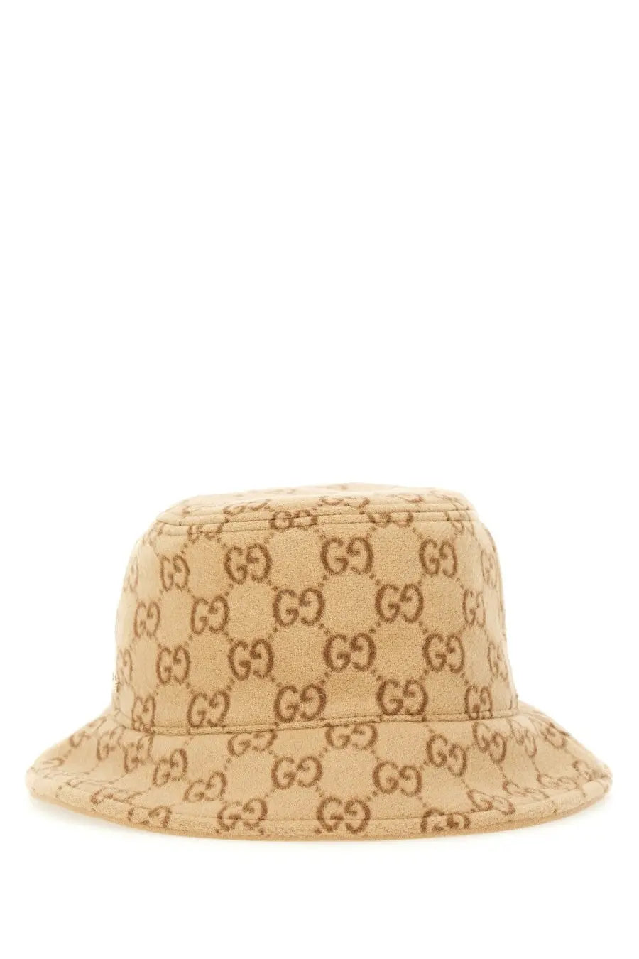 Beige gucci women’s giselle bob bucket hat with brown interlocking gg logo pattern and multicolor accents