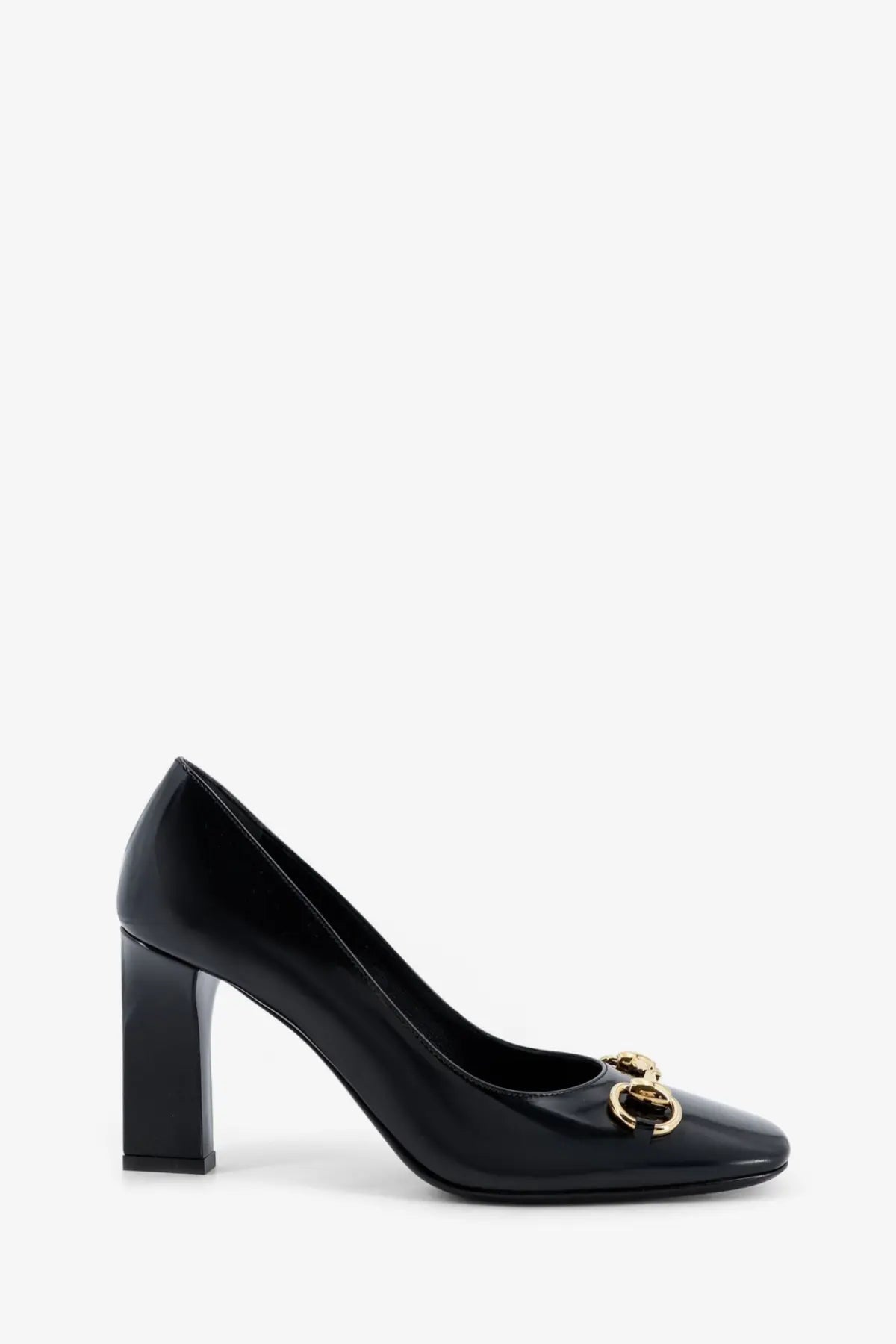 Black patent leather Gucci women’s Signora pump with gold-tone double G buckle at the toe