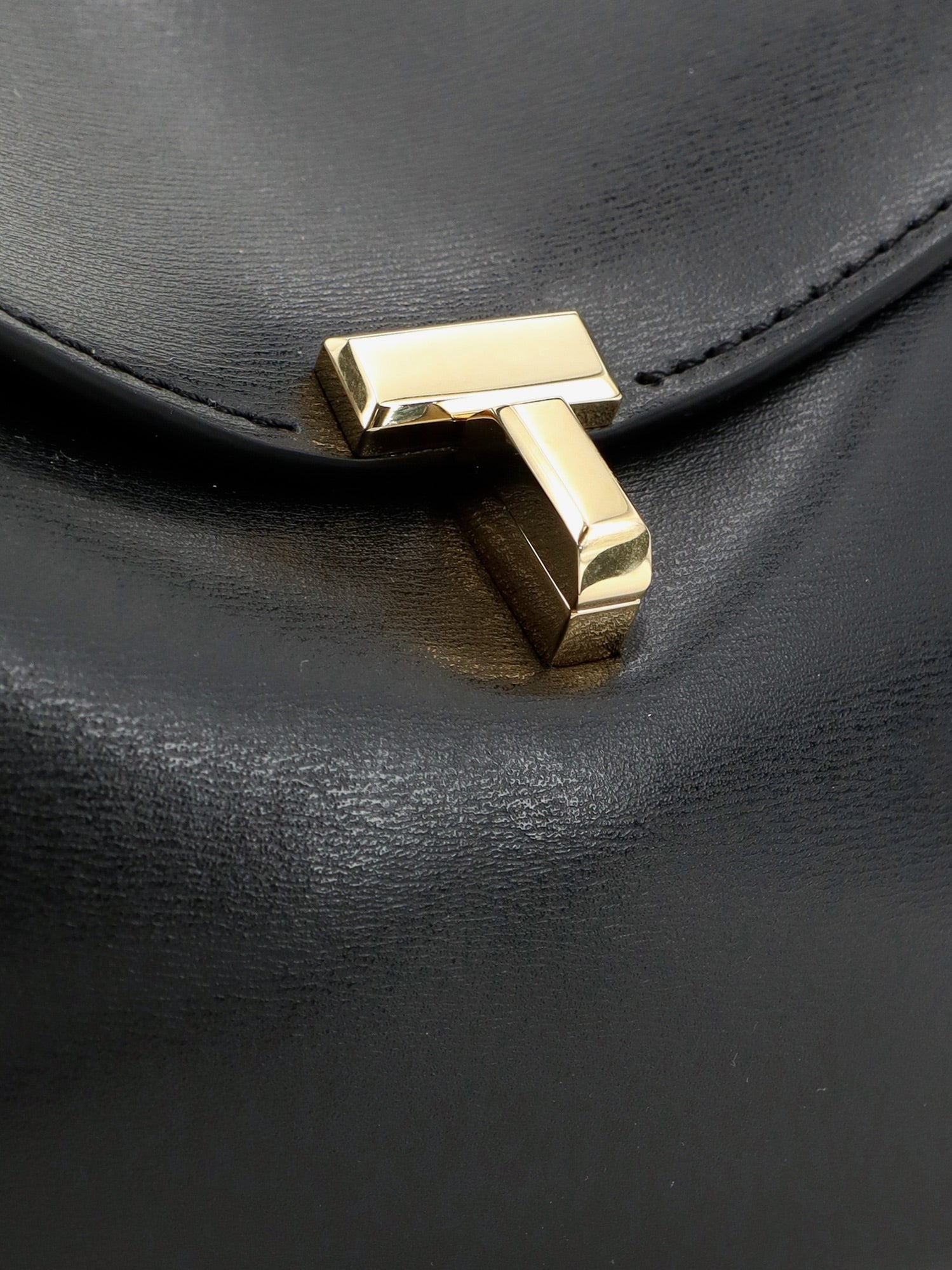 Toteme Women's Hammered Leather Lock Shoulder Bag Black