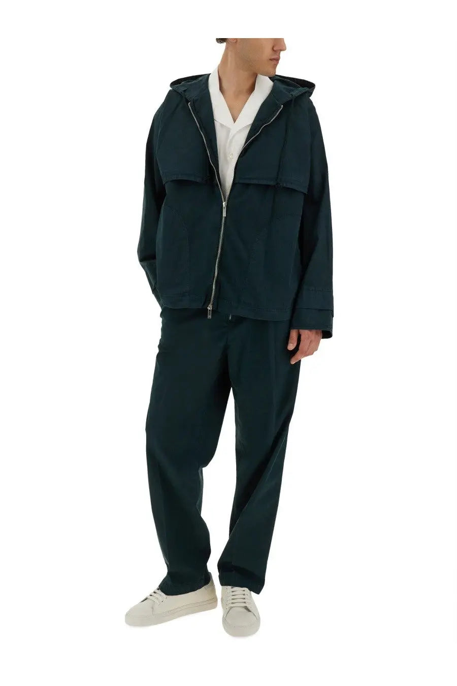 Dark green hooded jacket with central zipper and two large flap pockets paired with helmut lang men’s green zoot cargo pants
