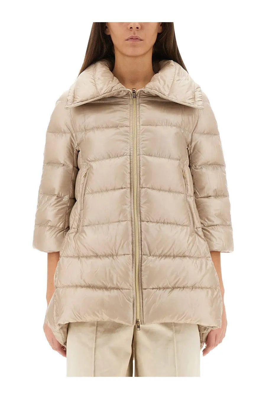 Herno women’s beige quilted puffer jacket with wide collar and three-quarter sleeves in Giubbotto Shape Cleofe style