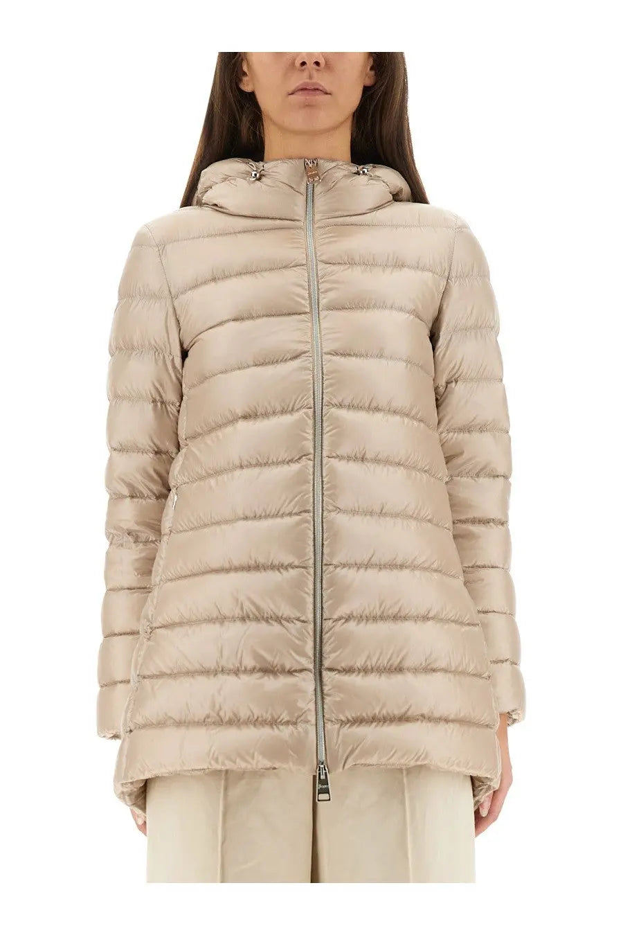 Herno women’s piumino shape resort white beige quilted hooded puffer jacket with silver zipper and subtle stitching details