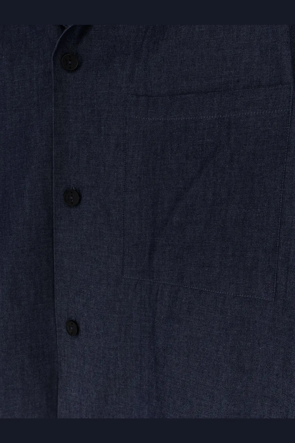 Hevò men’s blue denim shirt in dark blue with black buttons and a single chest pocket made of denim material