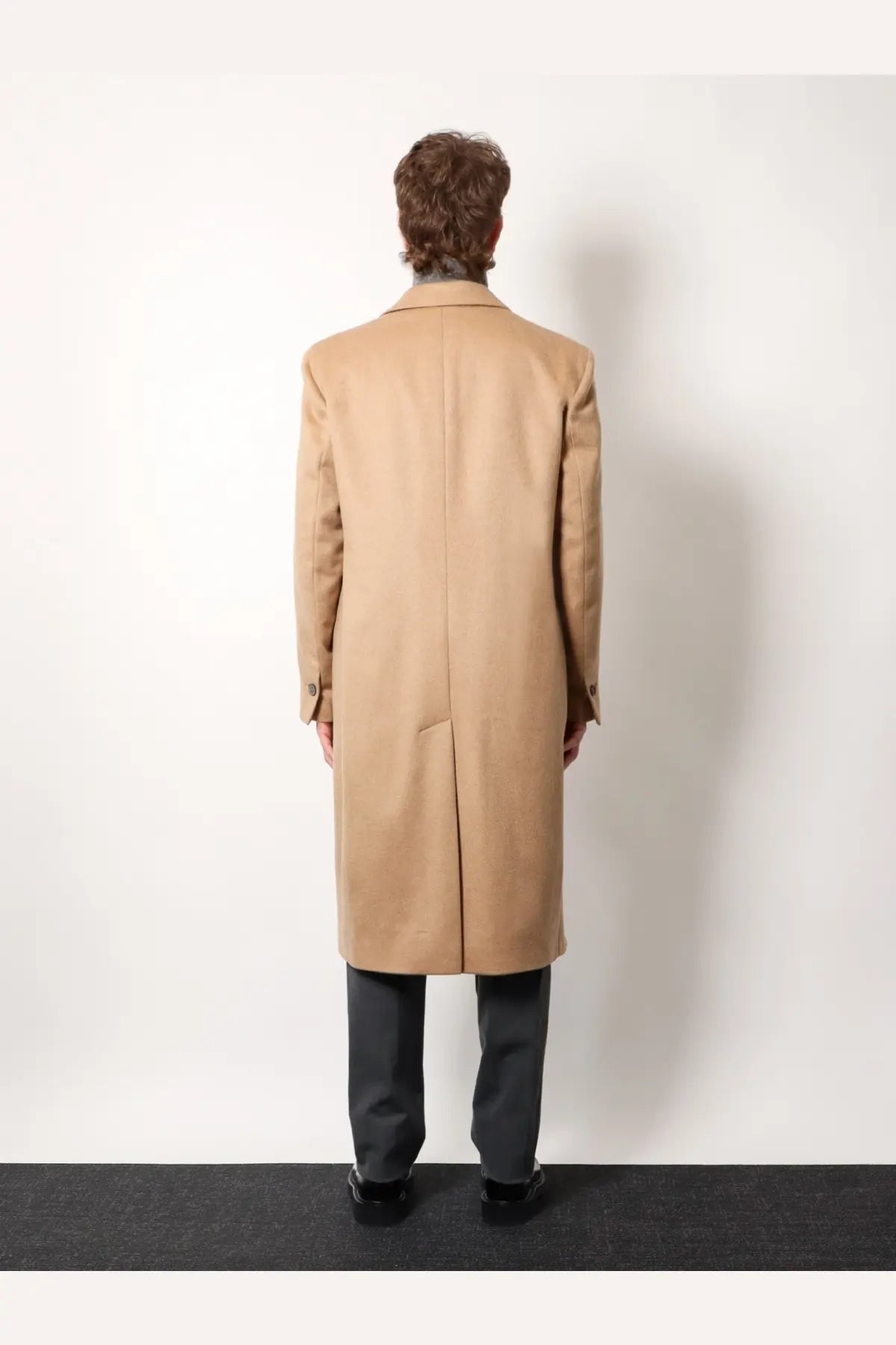 Hevò men’s cashmere coat brown classic camel-colored wool overcoat with structured fit and notched lapels
