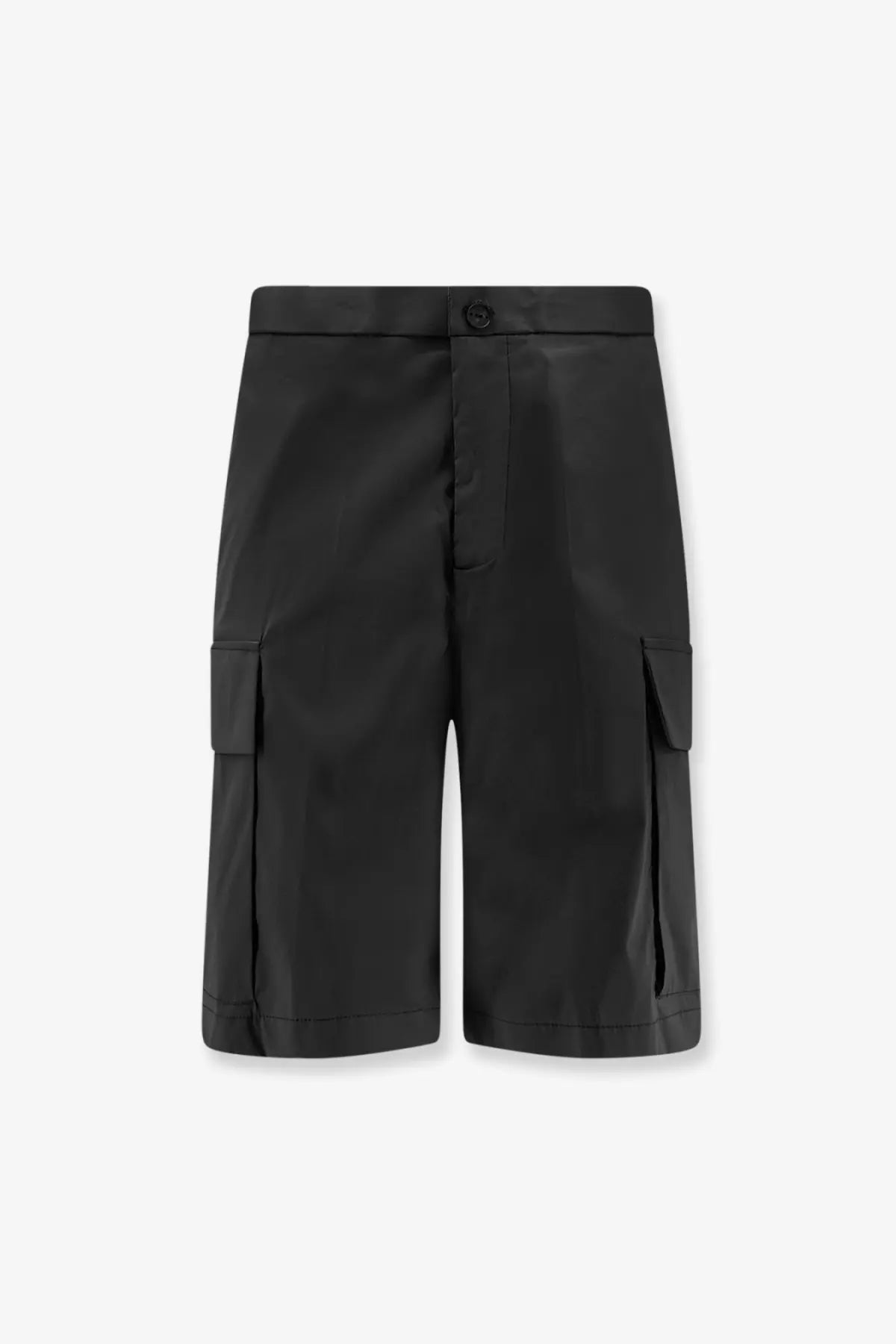 Hevò men’s black cotton blend cargo bermuda shorts made from durable fabric with a sleek modern design