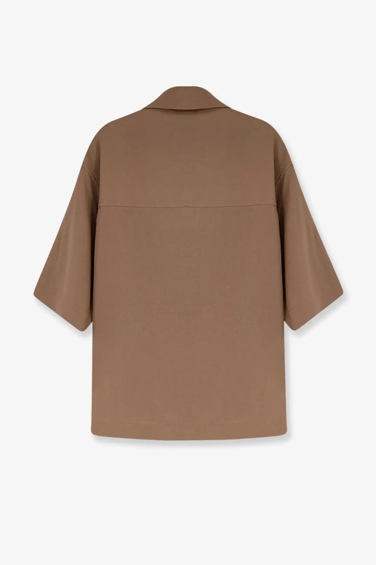A sleek camel-colored short sleeve blazer with relaxed fit made from linen and viscose by Hevò men’s Montursi shirt beige