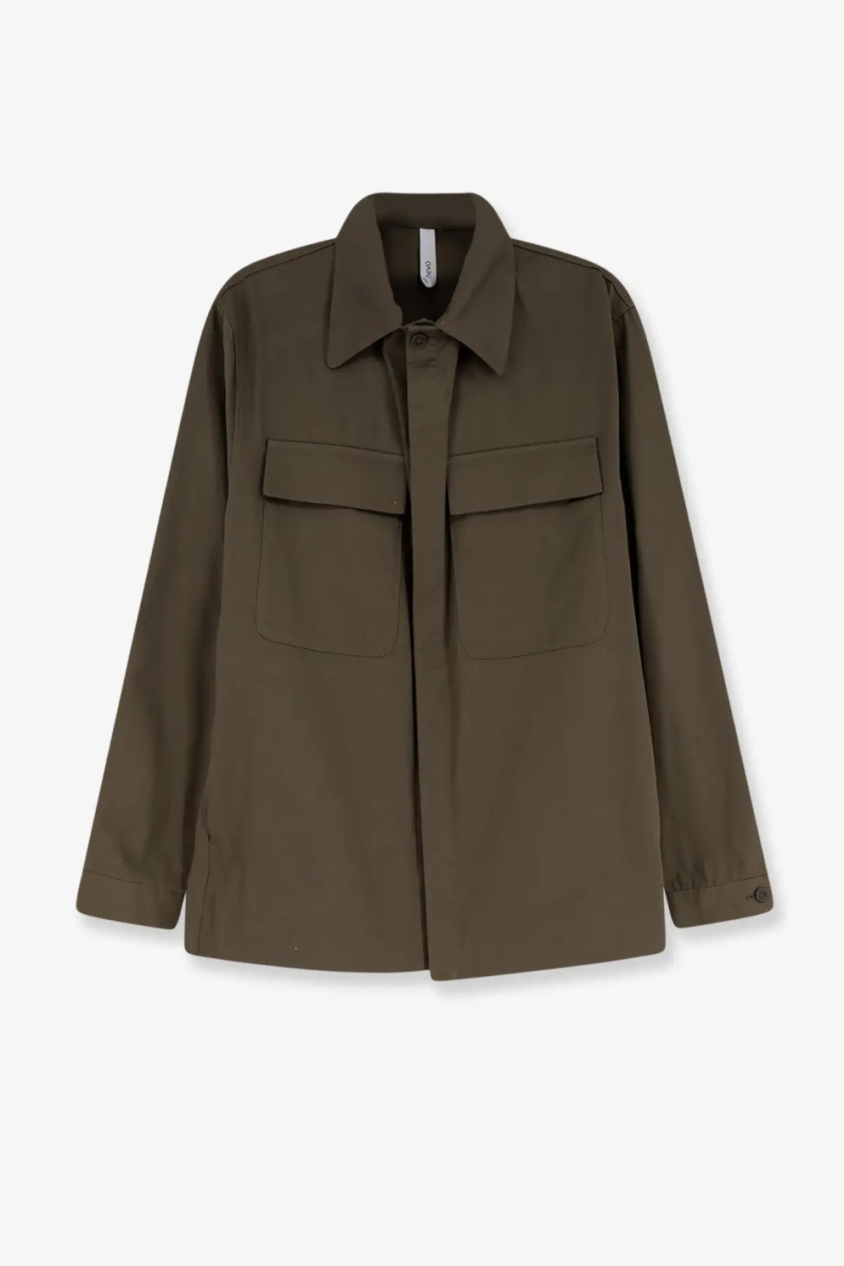 Hevò men’s specchiolla cotton shirt beige olive green utility-style with two front flap pockets and buttoned collar