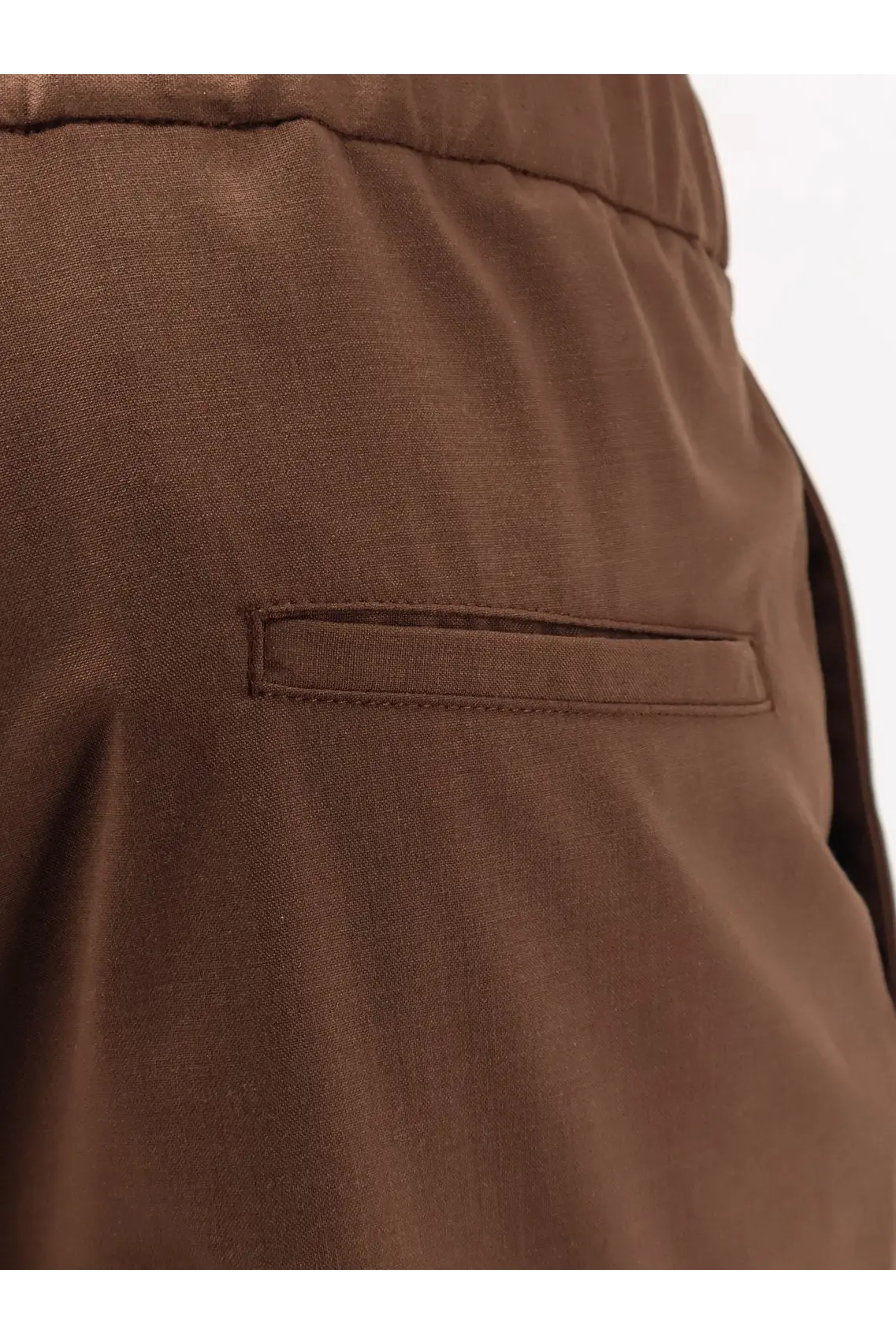 Hevò men’s Torre Chianca brown wool blend trousers with subtle textured weave and neatly stitched rectangular pocket